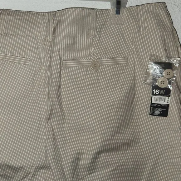 Mossino Ladie's stretch shorts,  in size 16W   NWT - Picture 8 of 12